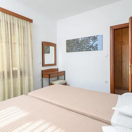 Naxos Nyaraló Káto Szangrí